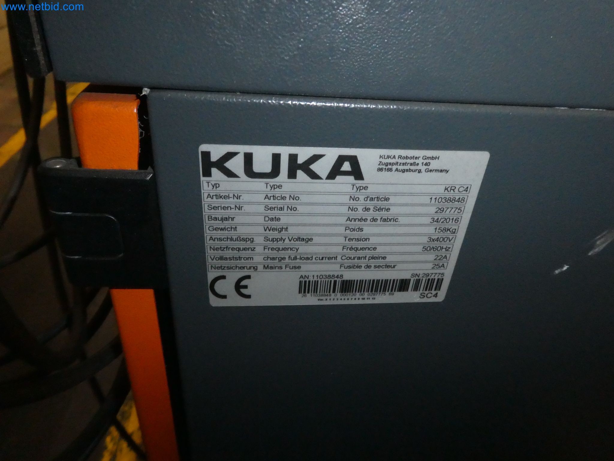 Robots, welding equipment and assembly accessories from the automotive industry-105