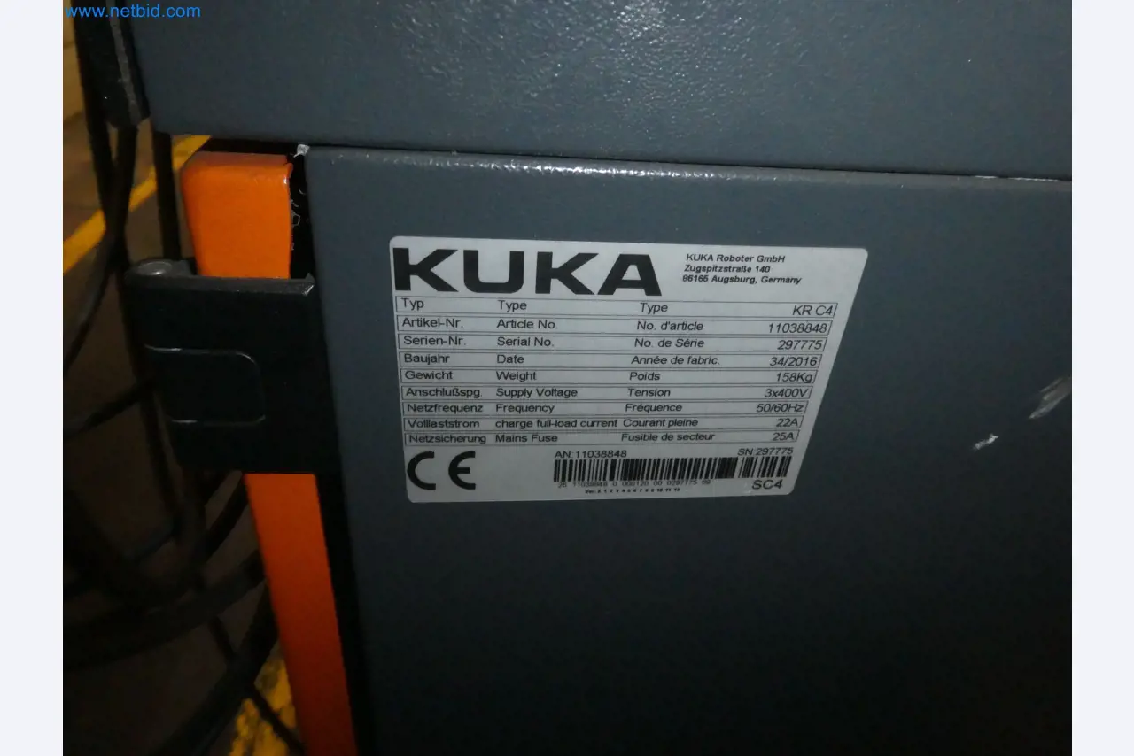 Robots, welding equipment and assembly accessories from the automotive industry-105