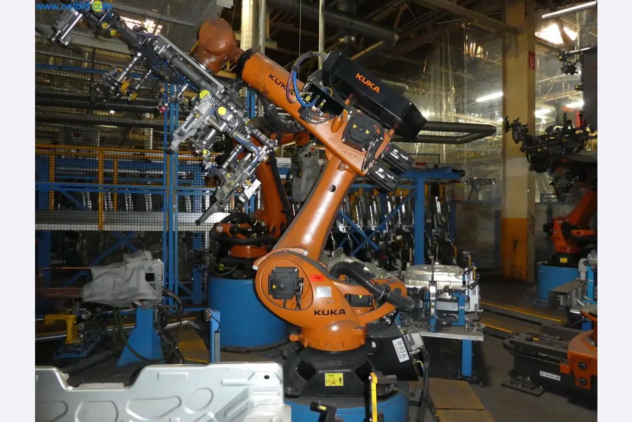 Robots, welding equipment and assembly accessories from the automotive industry-106