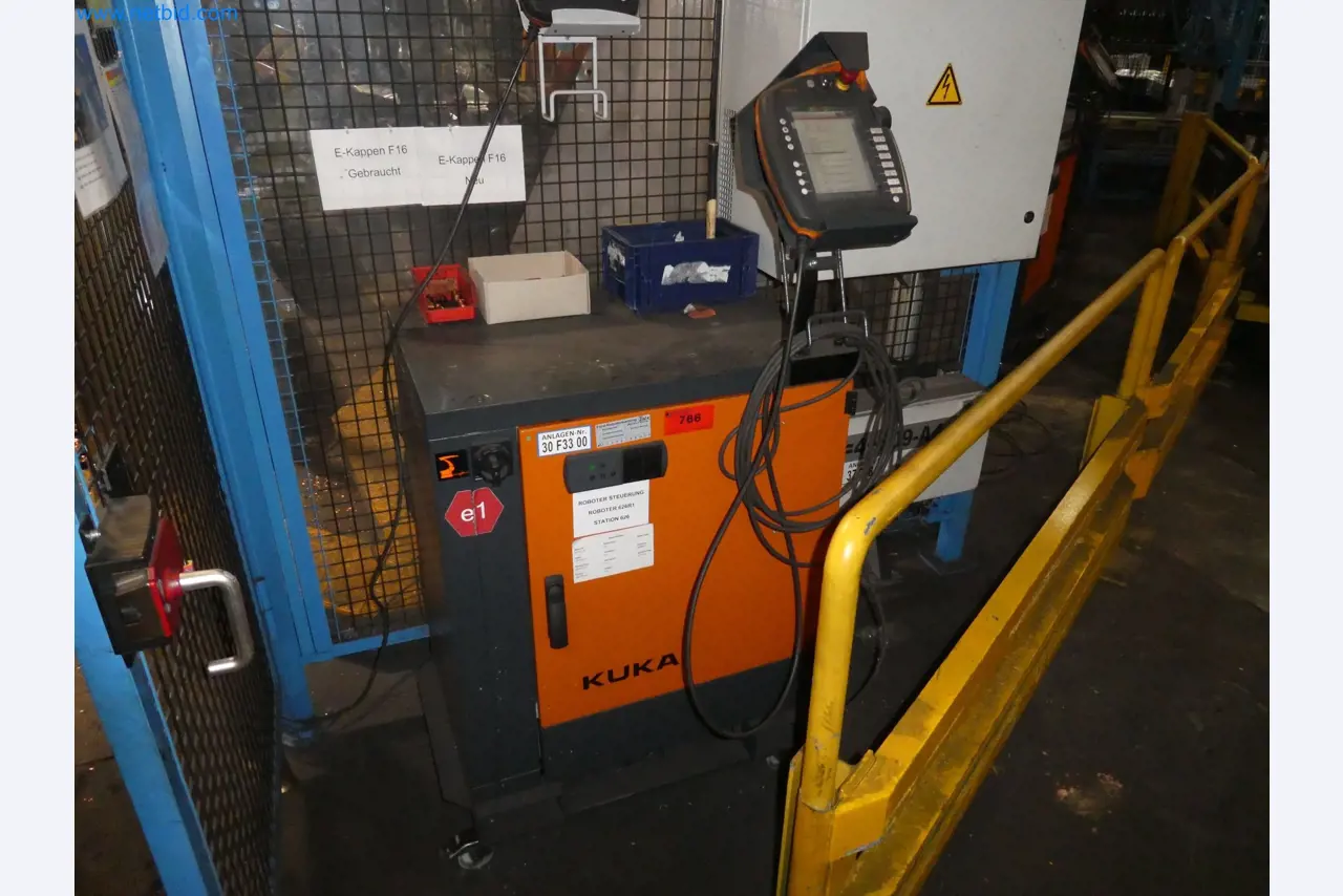 Robots, welding equipment and assembly accessories from the automotive industry-107