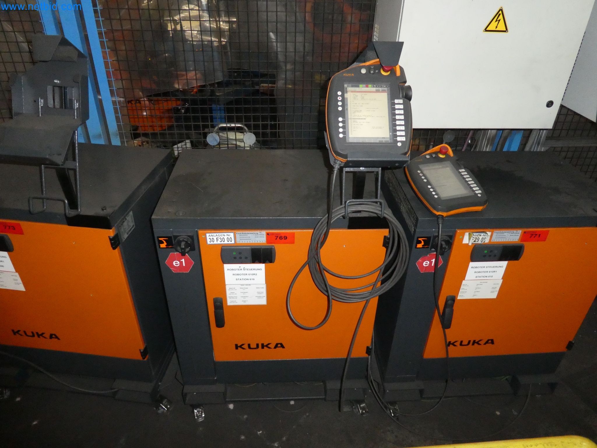 Robots, welding equipment and assembly accessories from the automotive industry-108