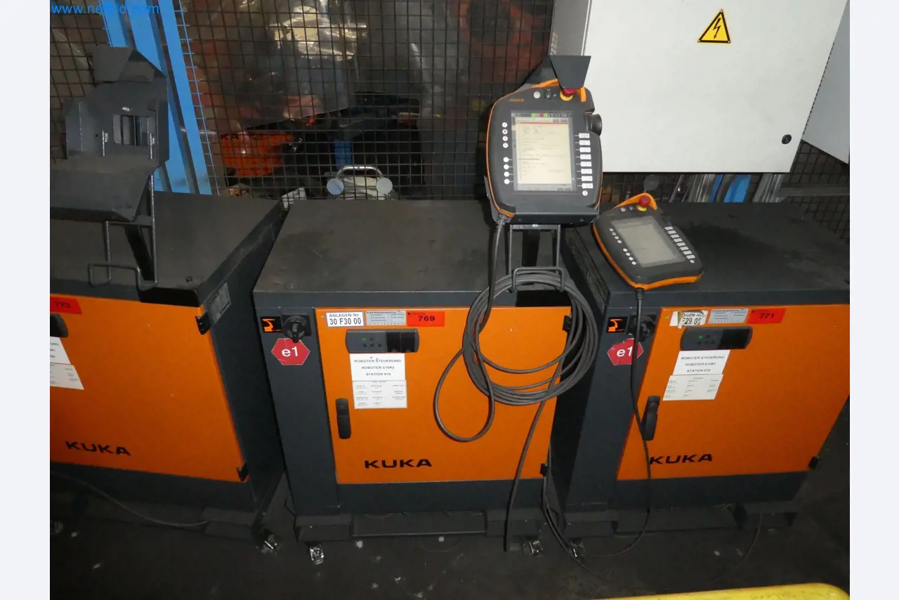 Robots, welding equipment and assembly accessories from the automotive industry-108