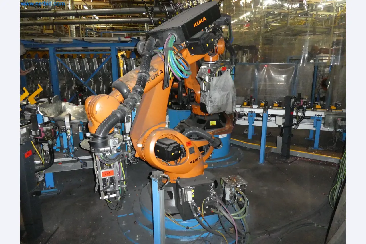 Robots, welding equipment and assembly accessories from the automotive industry-109
