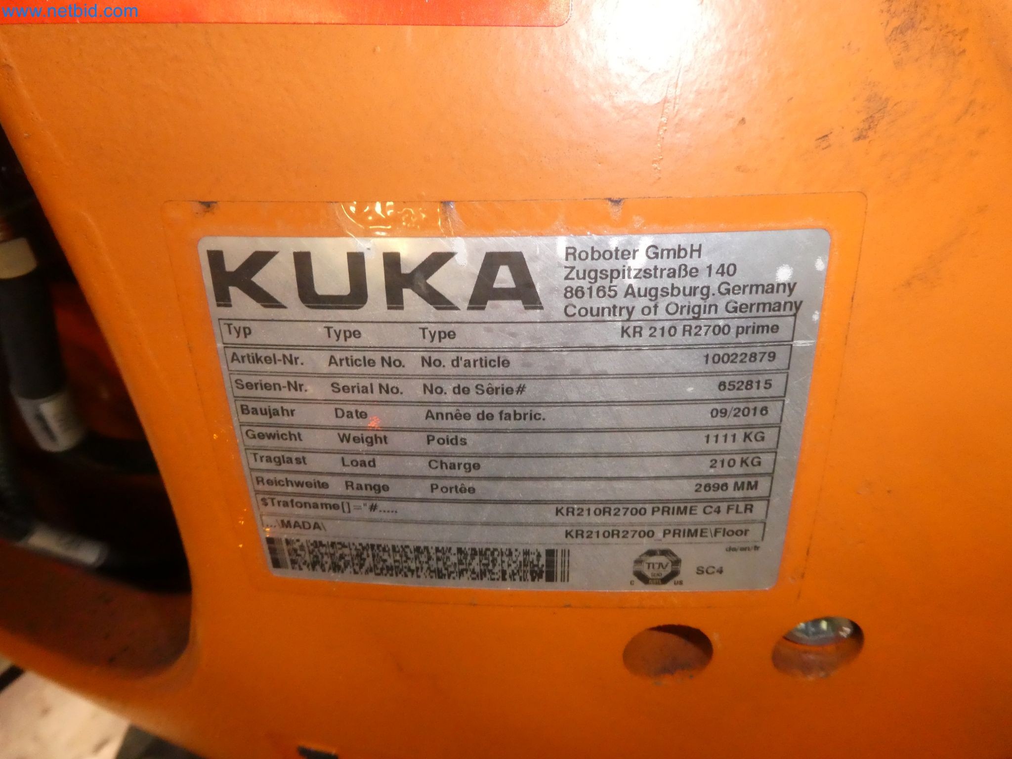 Robots, welding equipment and assembly accessories from the automotive industry-10