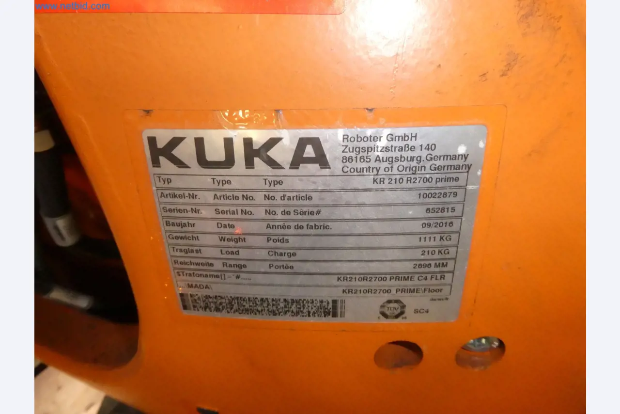 Robots, welding equipment and assembly accessories from the automotive industry-10