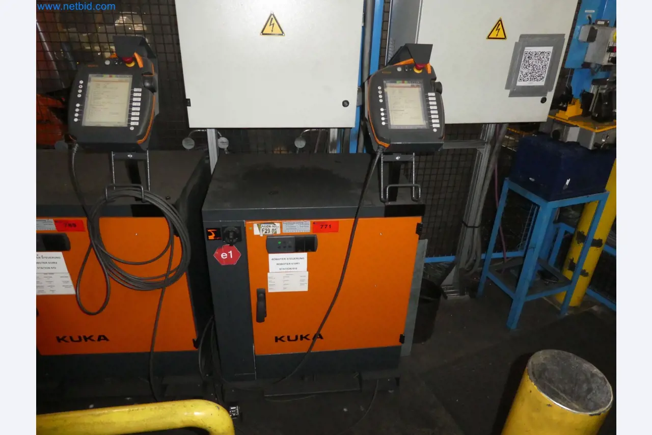 Robots, welding equipment and assembly accessories from the automotive industry-110