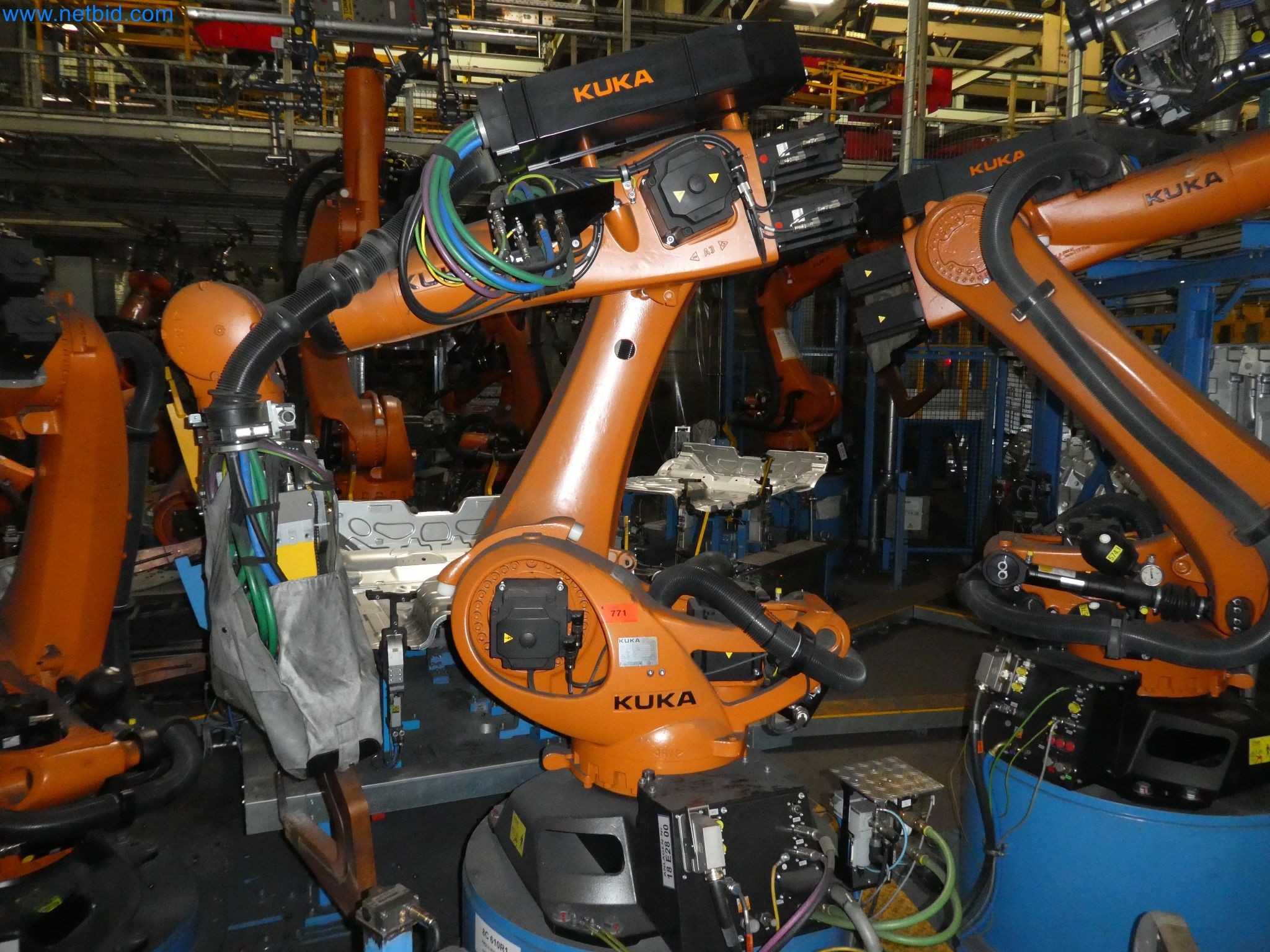 Robots, welding equipment and assembly accessories from the automotive industry-111