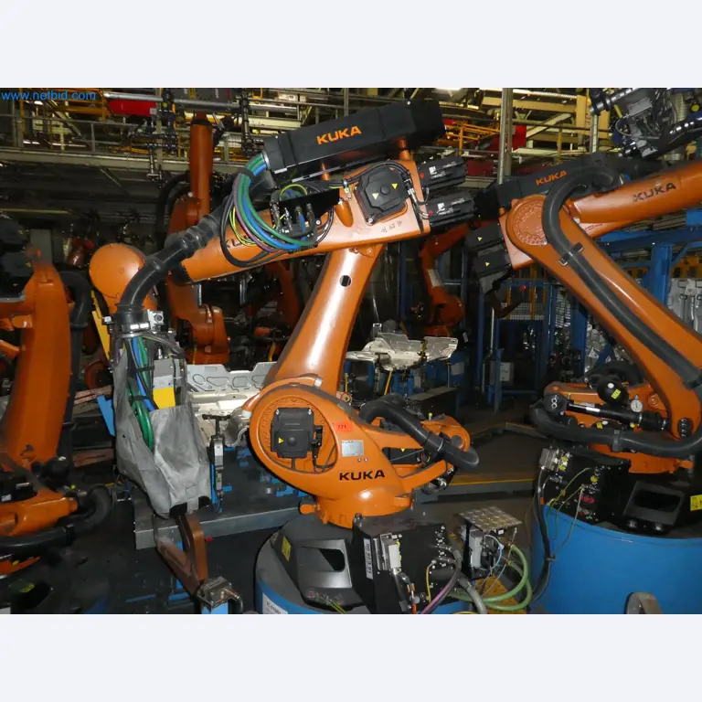 Robots, welding equipment and assembly accessories from the automotive industry-111