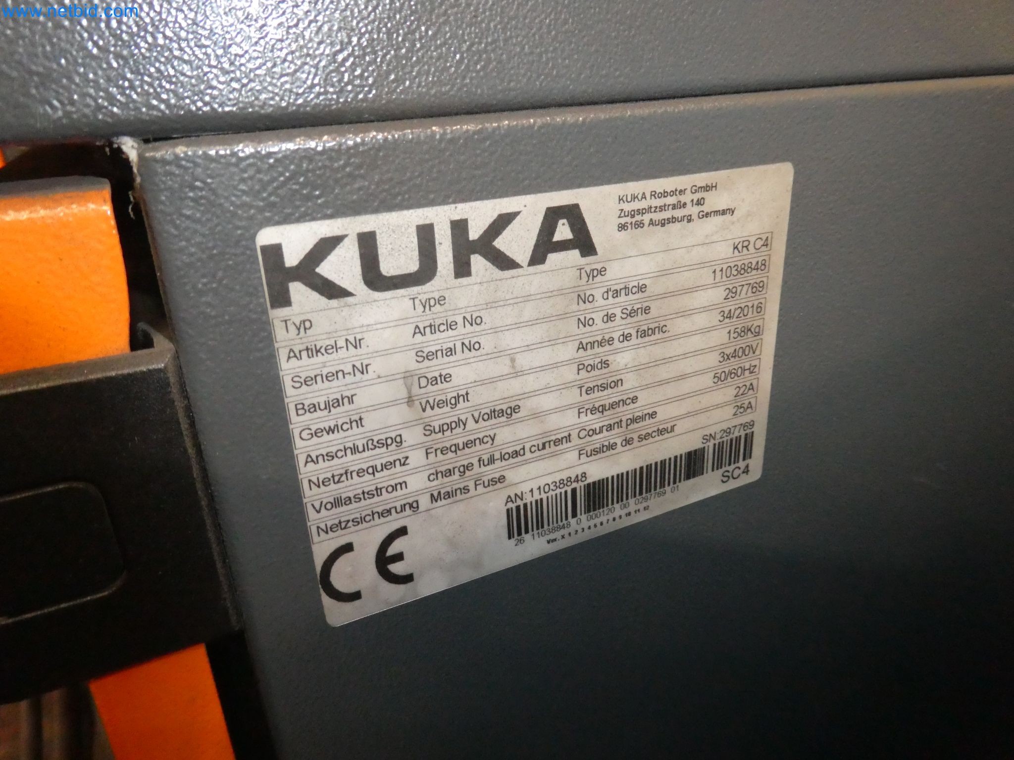 Robots, welding equipment and assembly accessories from the automotive industry-112