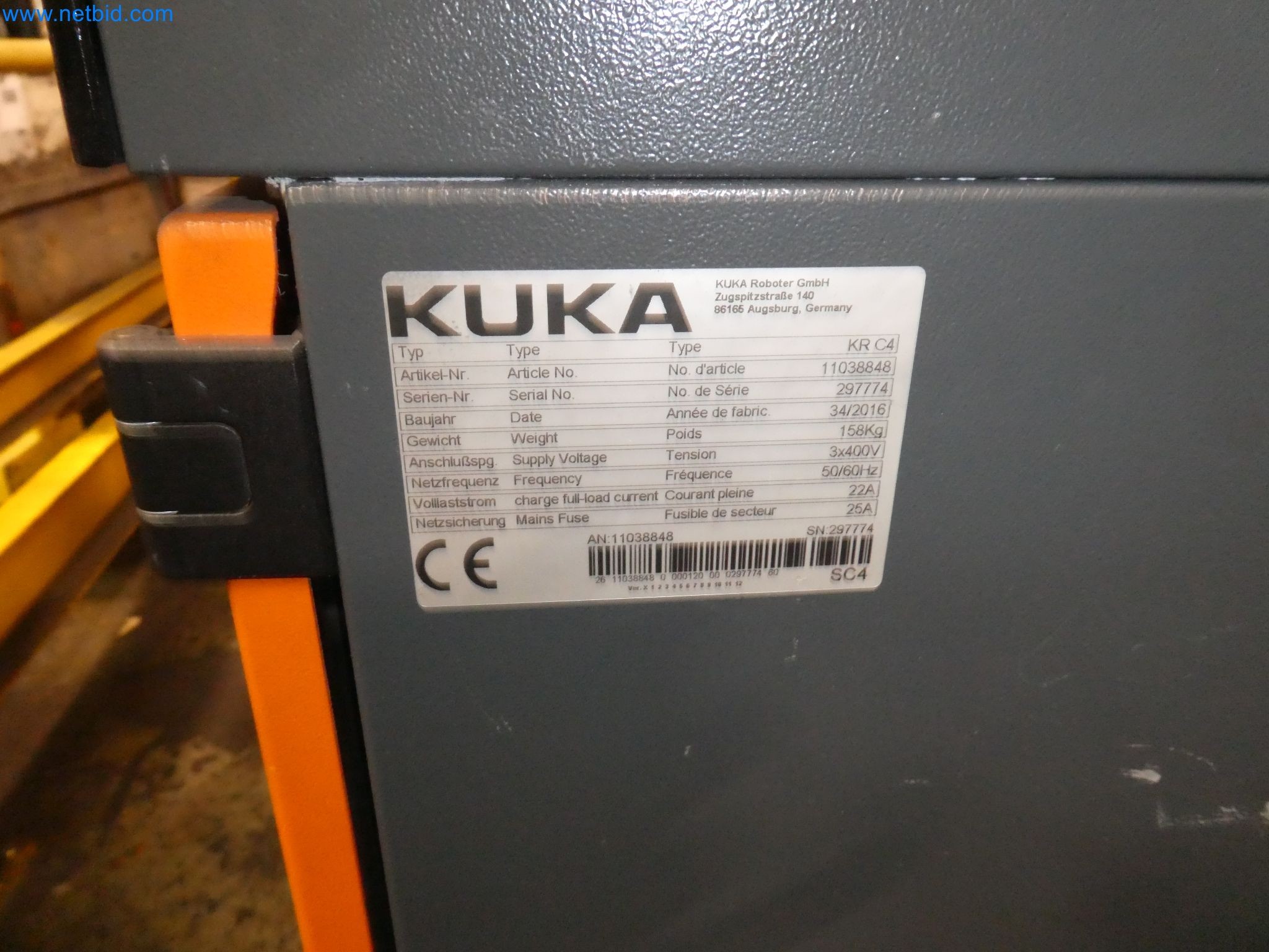 Robots, welding equipment and assembly accessories from the automotive industry-114