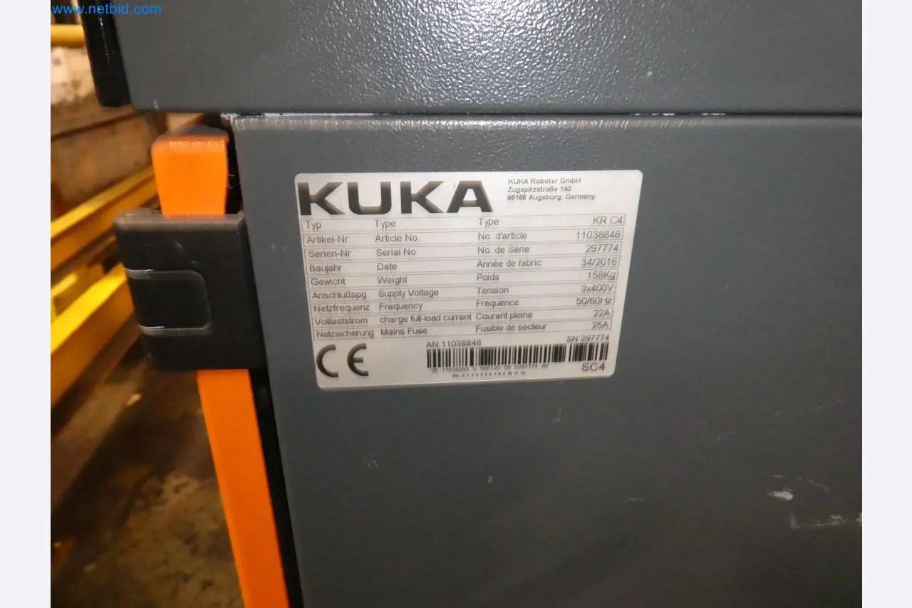 Robots, welding equipment and assembly accessories from the automotive industry-114