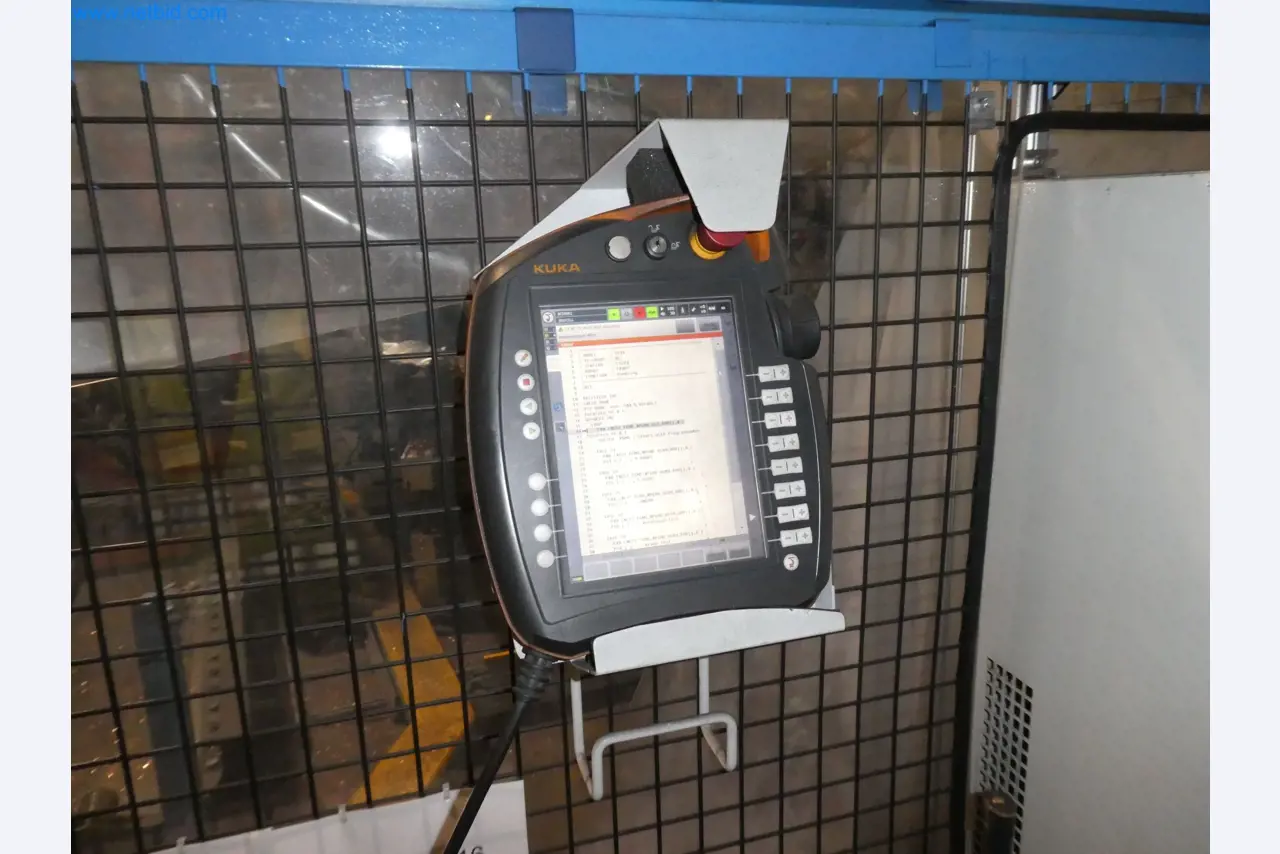 Robots, welding equipment and assembly accessories from the automotive industry-115