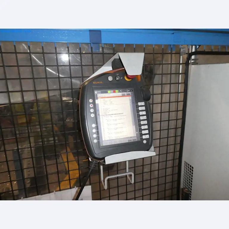 Robots, welding equipment and assembly accessories from the automotive industry-115