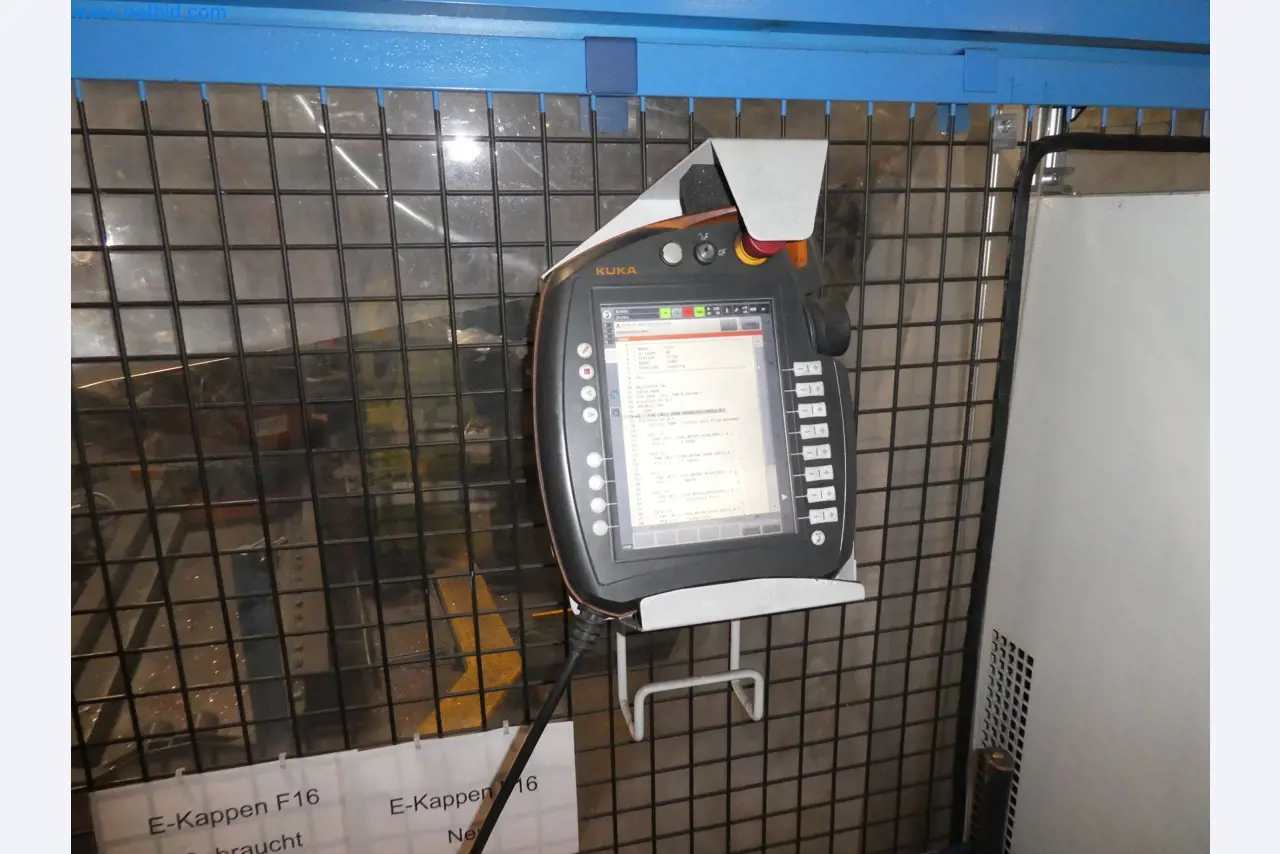 Robots, welding equipment and assembly accessories from the automotive industry-117