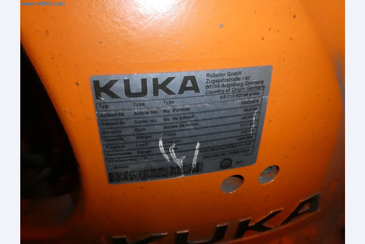 Robots, welding equipment and assembly accessories from the automotive industry-119