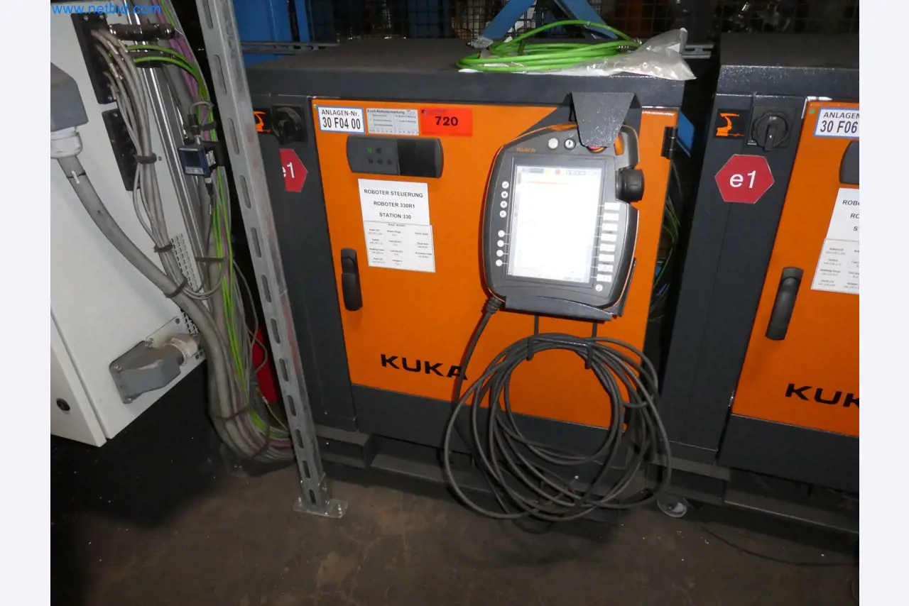 Robots, welding equipment and assembly accessories from the automotive industry-11