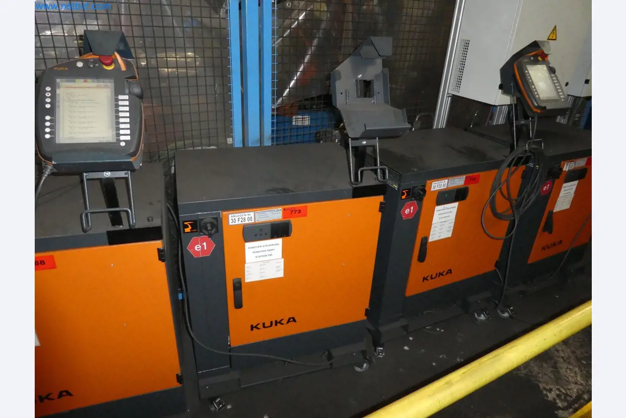 Robots, welding equipment and assembly accessories from the automotive industry-121