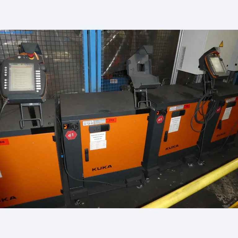 Robots, welding equipment and assembly accessories from the automotive industry-121