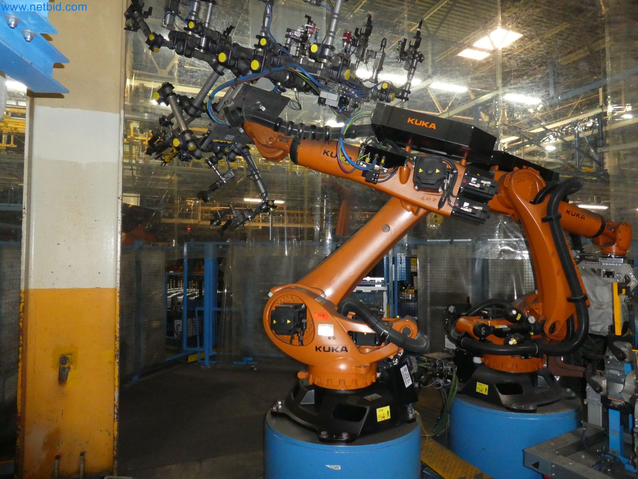 Robots, welding equipment and assembly accessories from the automotive industry-122