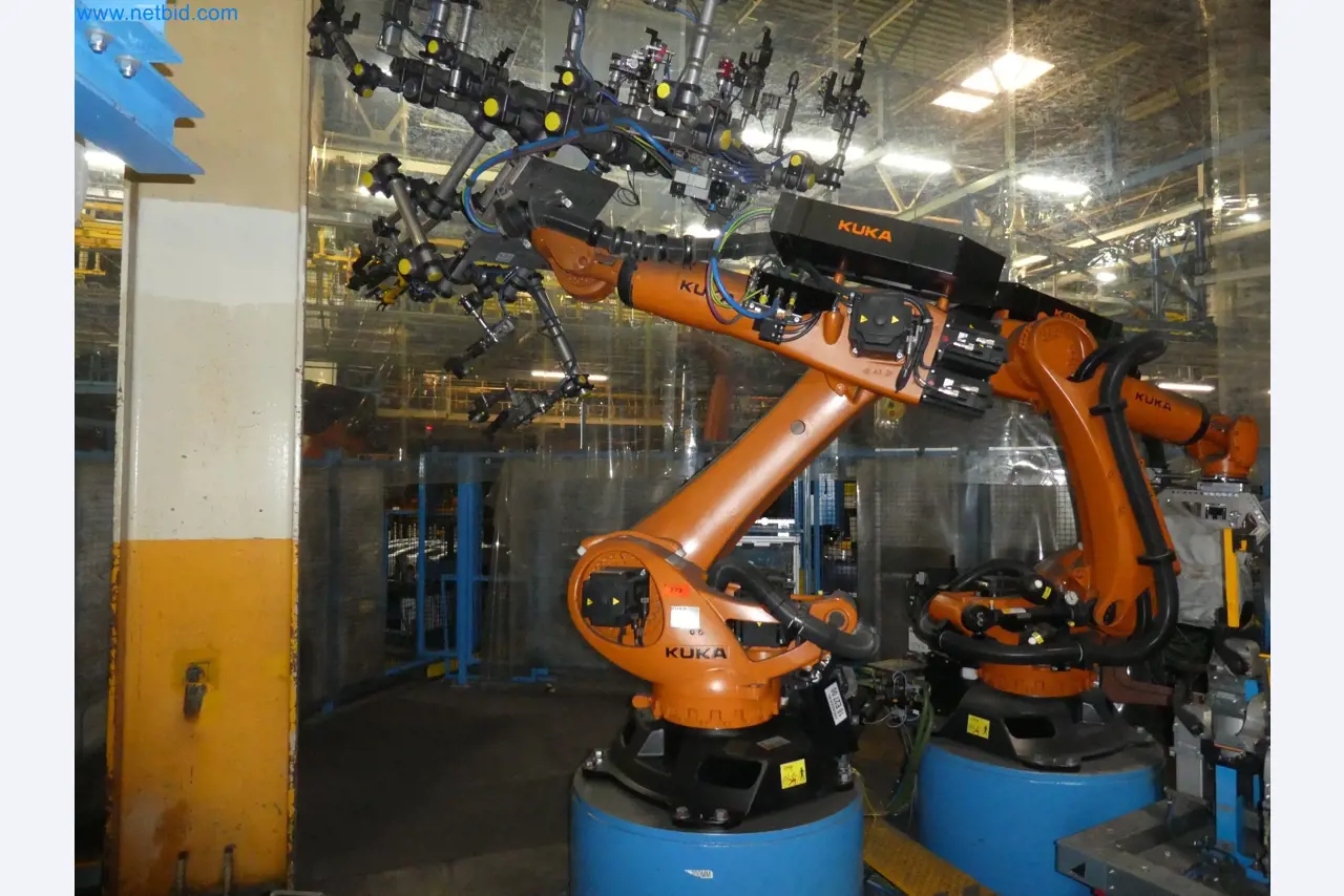 Robots, welding equipment and assembly accessories from the automotive industry-122