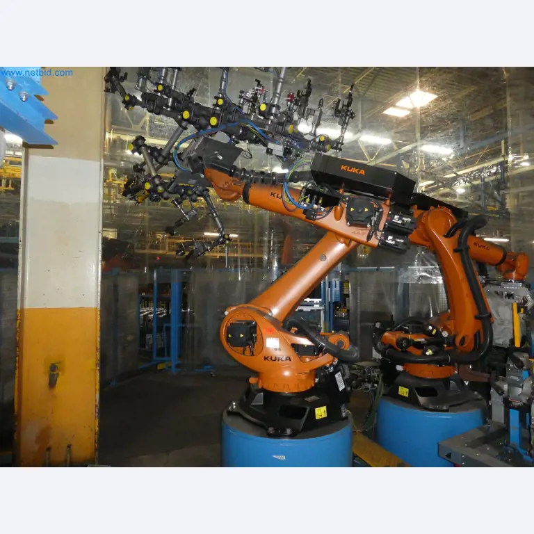 Robots, welding equipment and assembly accessories from the automotive industry-122