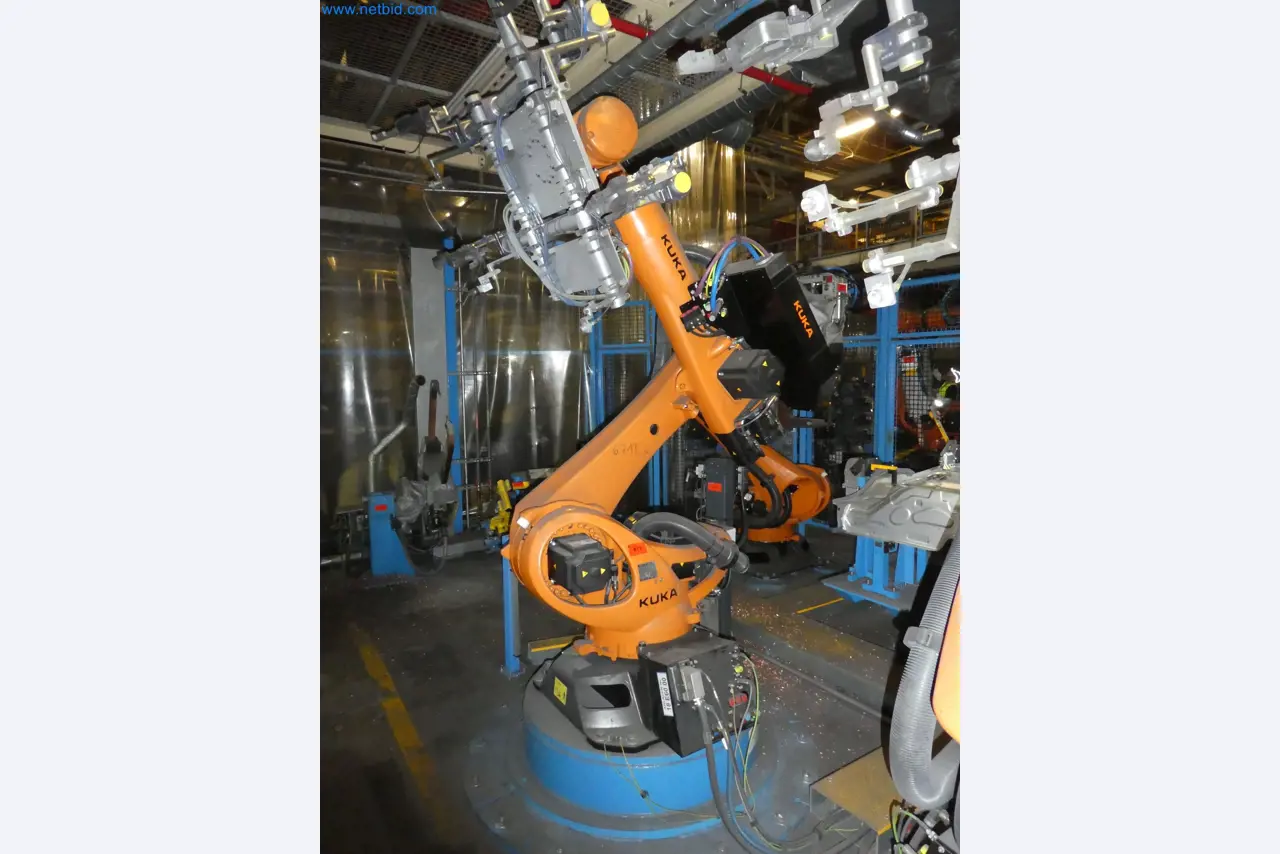 Robots, welding equipment and assembly accessories from the automotive industry-123