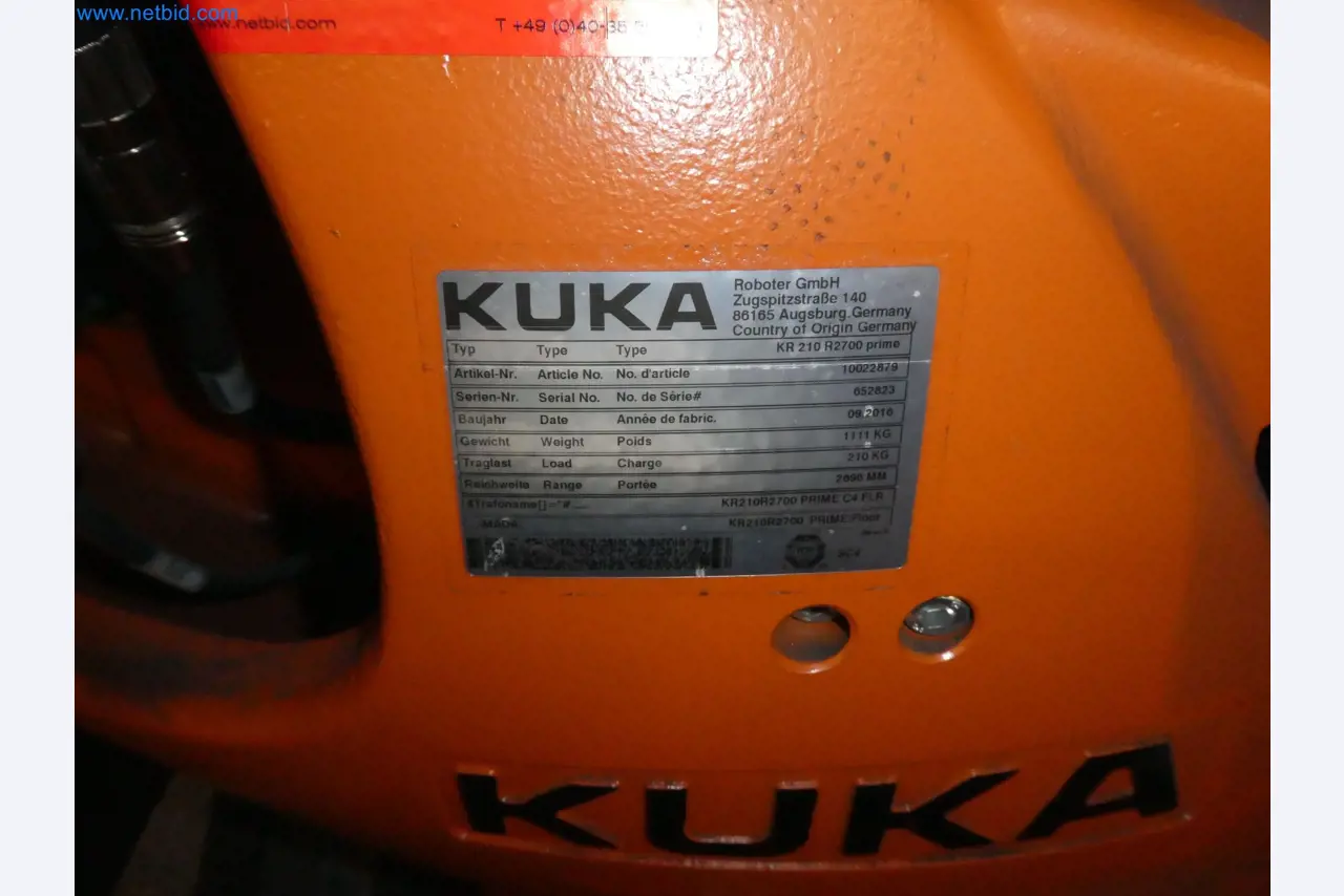 Robots, welding equipment and assembly accessories from the automotive industry-124