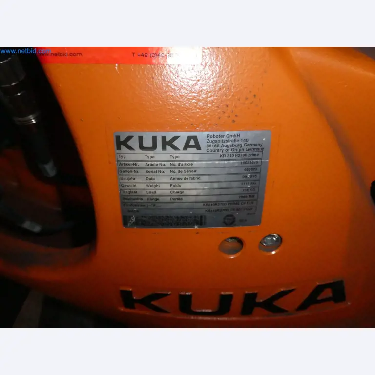 Robots, welding equipment and assembly accessories from the automotive industry-124