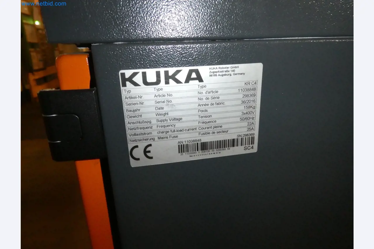 Robots, welding equipment and assembly accessories from the automotive industry-125