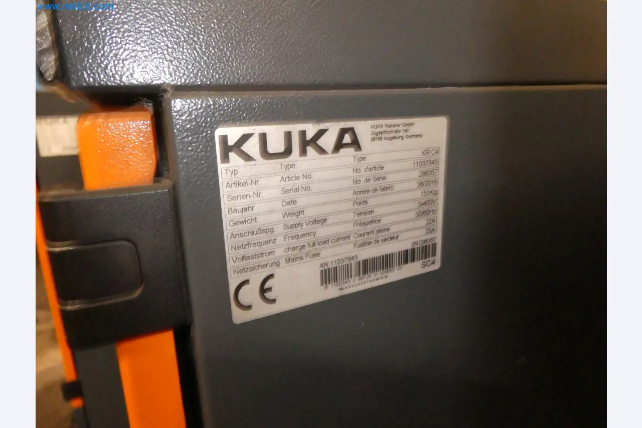 Robots, welding equipment and assembly accessories from the automotive industry-126