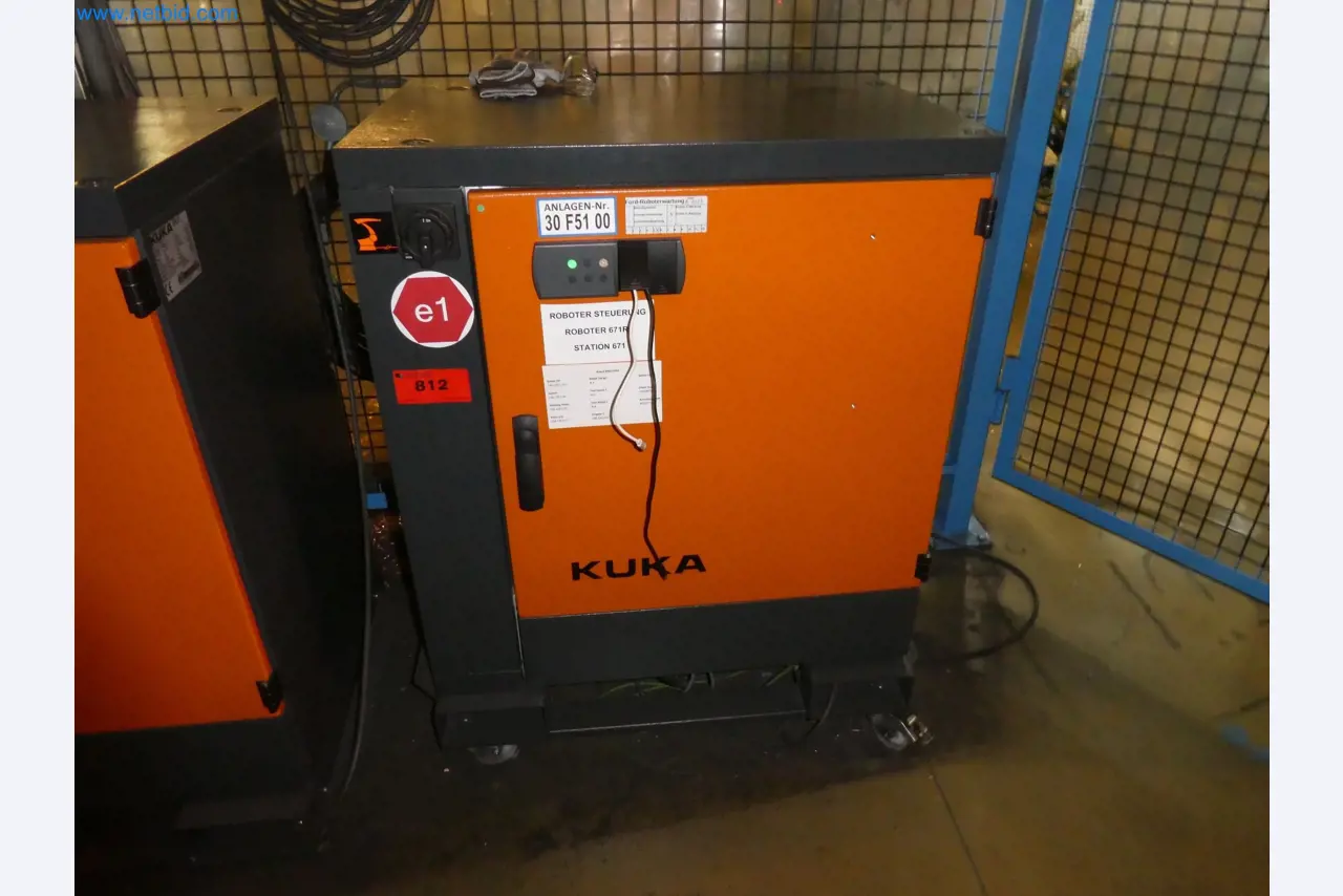 Robots, welding equipment and assembly accessories from the automotive industry-127