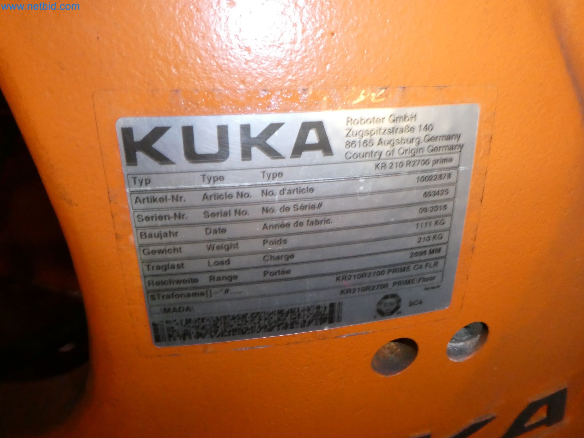 Robots, welding equipment and assembly accessories from the automotive industry-14