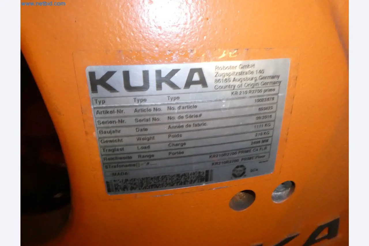 Robots, welding equipment and assembly accessories from the automotive industry-14