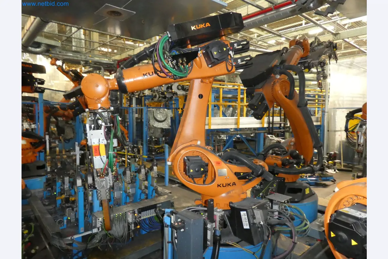 Robots, welding equipment and assembly accessories from the automotive industry-16