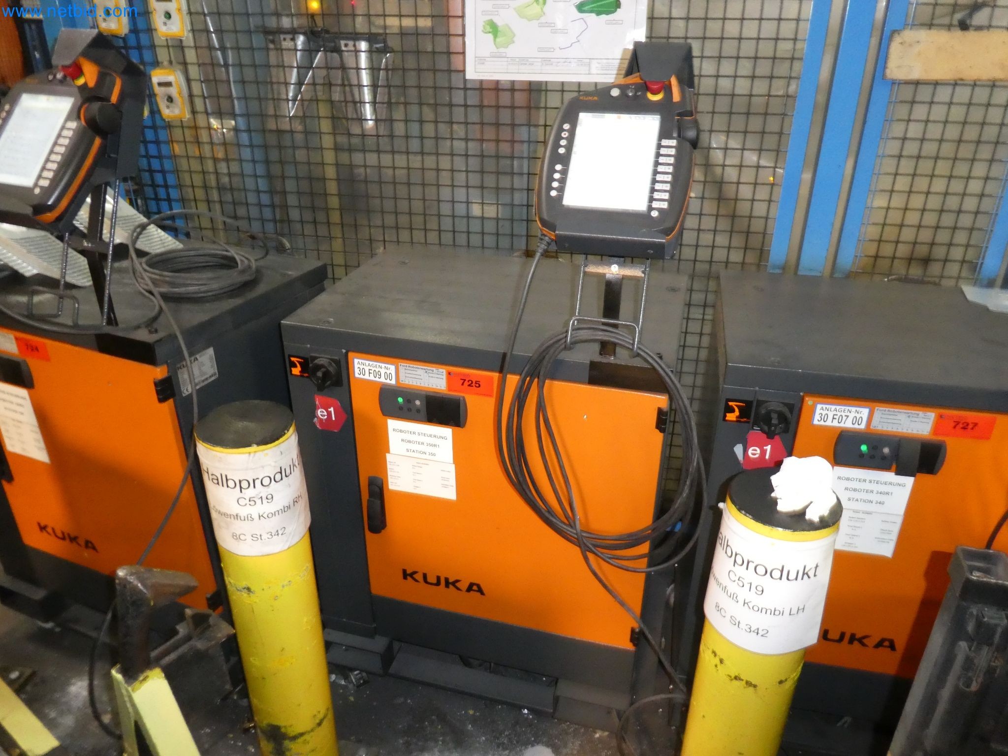 Robots, welding equipment and assembly accessories from the automotive industry-19