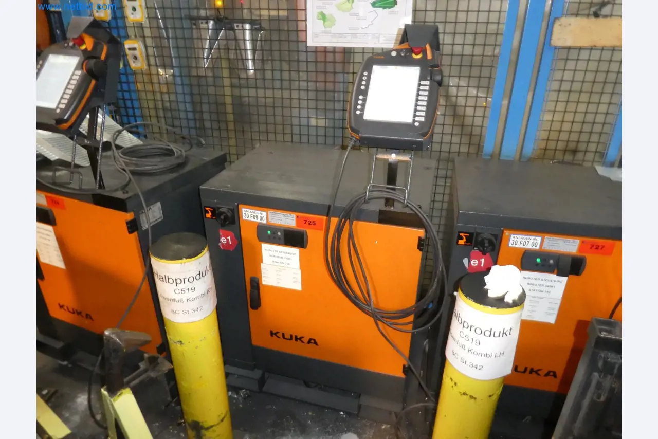 Robots, welding equipment and assembly accessories from the automotive industry-19