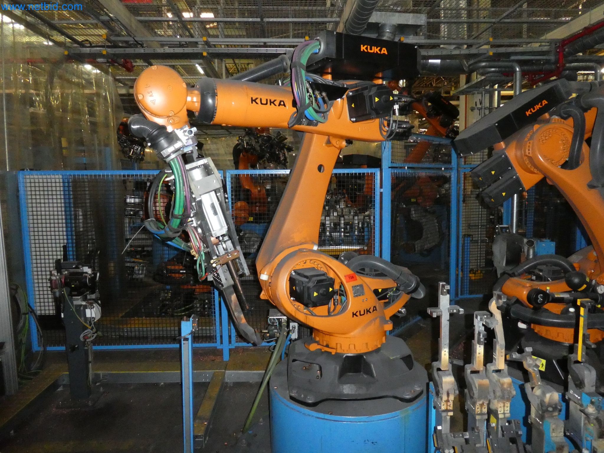 Robots, welding equipment and assembly accessories from the automotive industry-20
