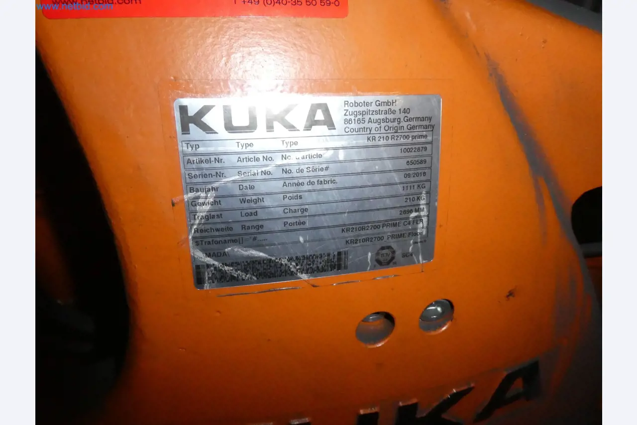 Robots, welding equipment and assembly accessories from the automotive industry-21