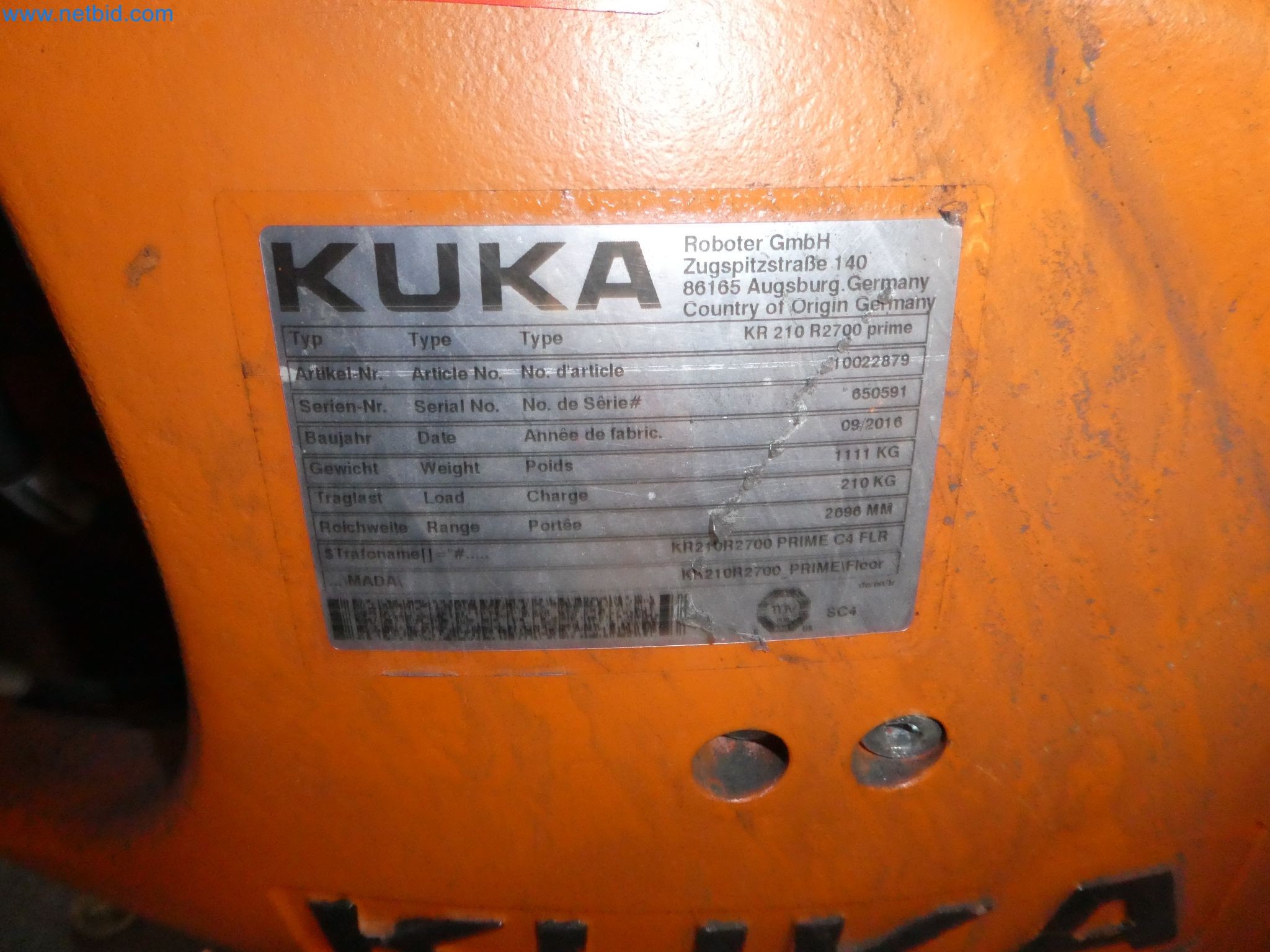 Robots, welding equipment and assembly accessories from the automotive industry-24