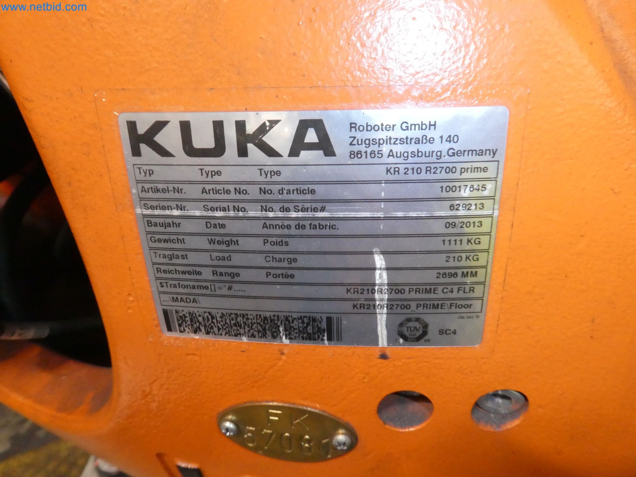 Robots, welding equipment and assembly accessories from the automotive industry-28