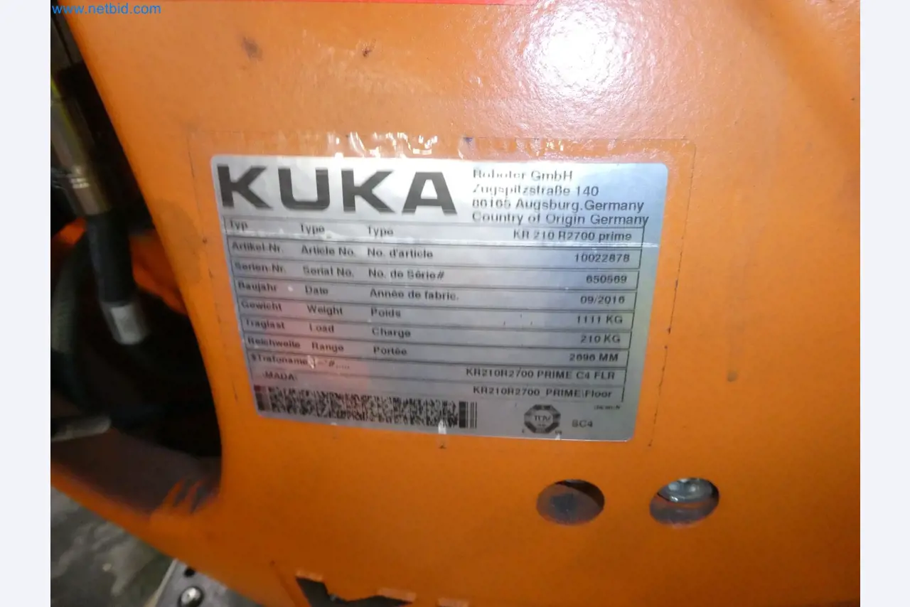 Robots, welding equipment and assembly accessories from the automotive industry-29