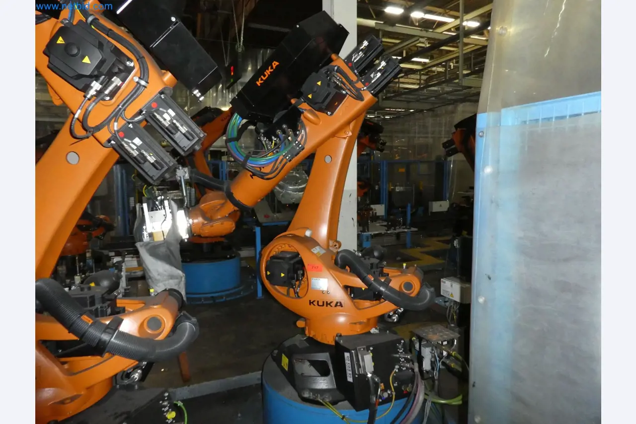 Robots, welding equipment and assembly accessories from the automotive industry-2