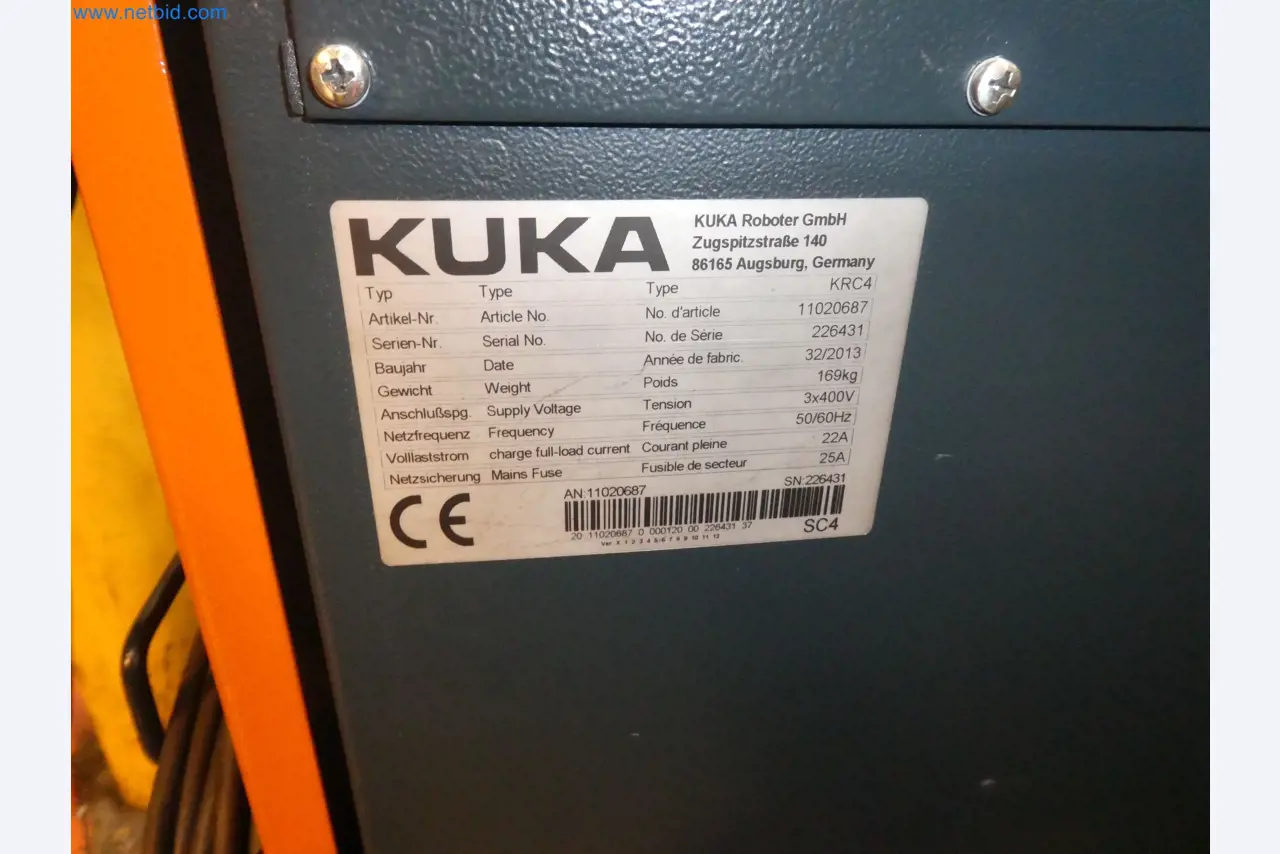 Robots, welding equipment and assembly accessories from the automotive industry-32