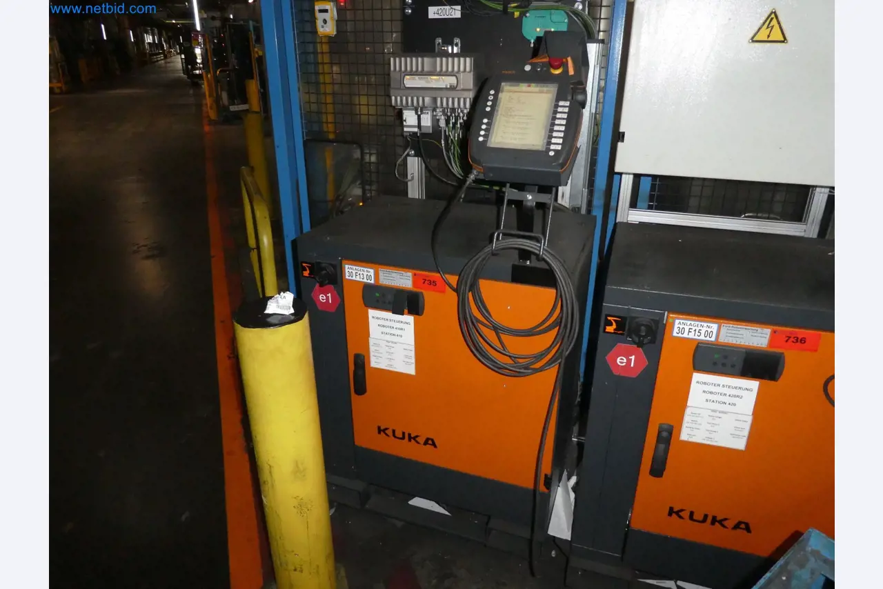 Robots, welding equipment and assembly accessories from the automotive industry-33