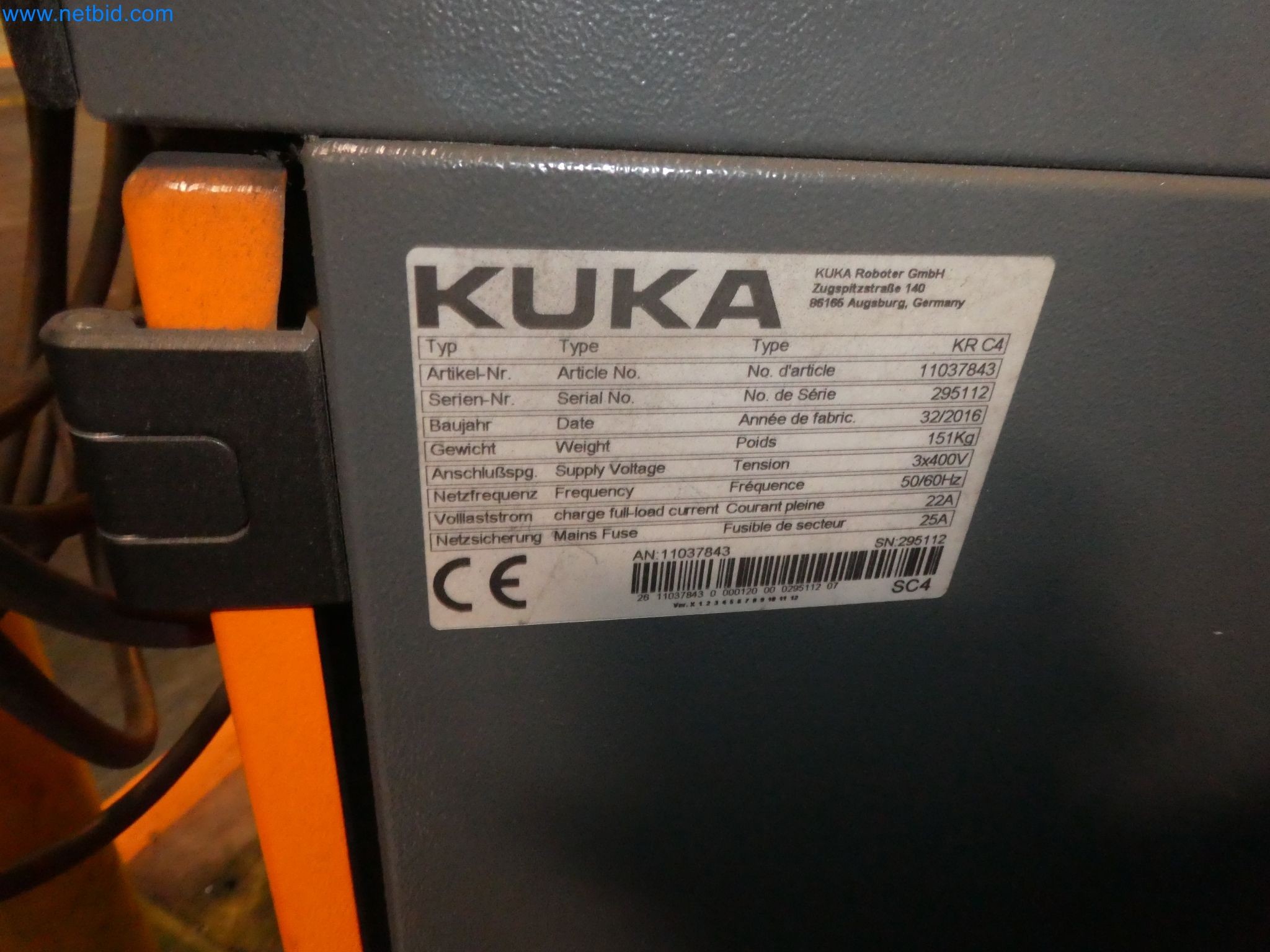 Robots, welding equipment and assembly accessories from the automotive industry-34