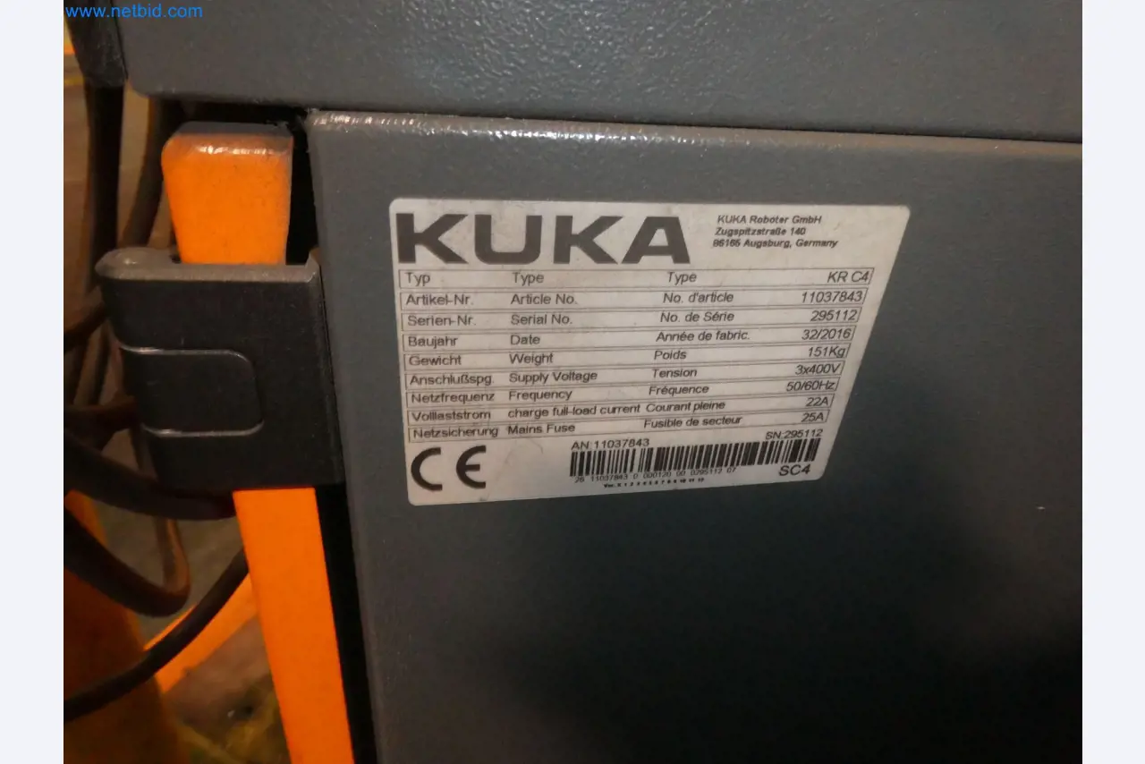 Robots, welding equipment and assembly accessories from the automotive industry-34