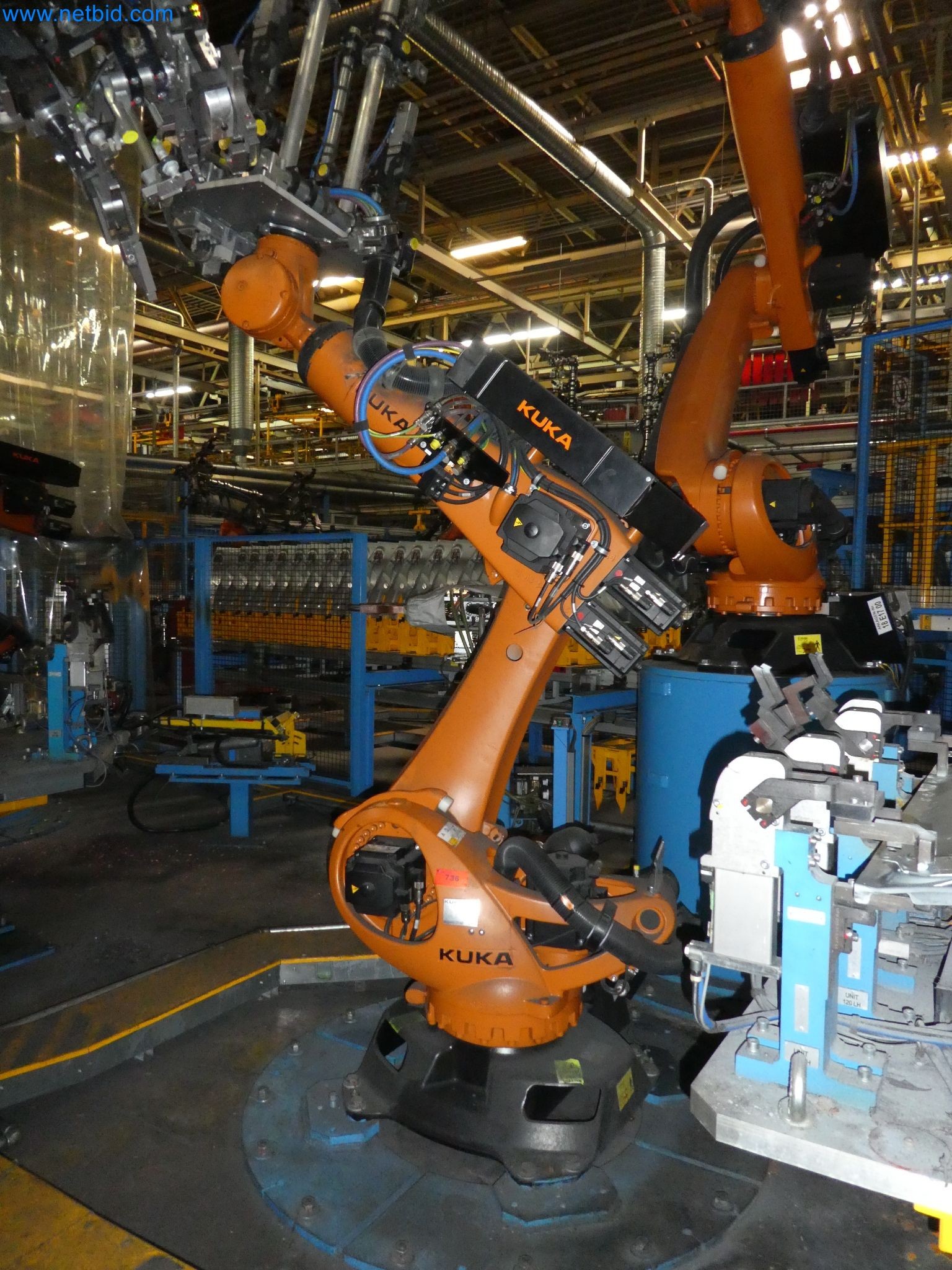 Robots, welding equipment and assembly accessories from the automotive industry-35
