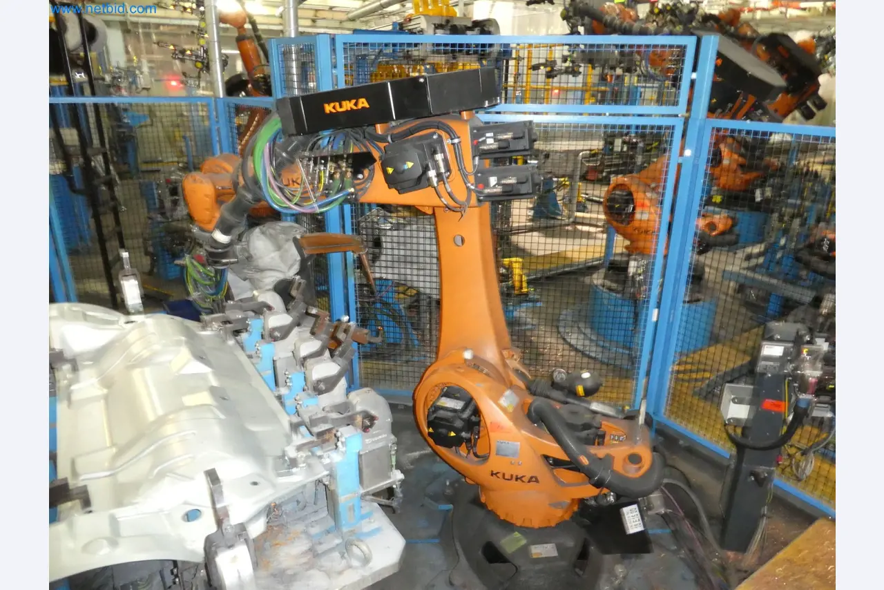 Robots, welding equipment and assembly accessories from the automotive industry-36