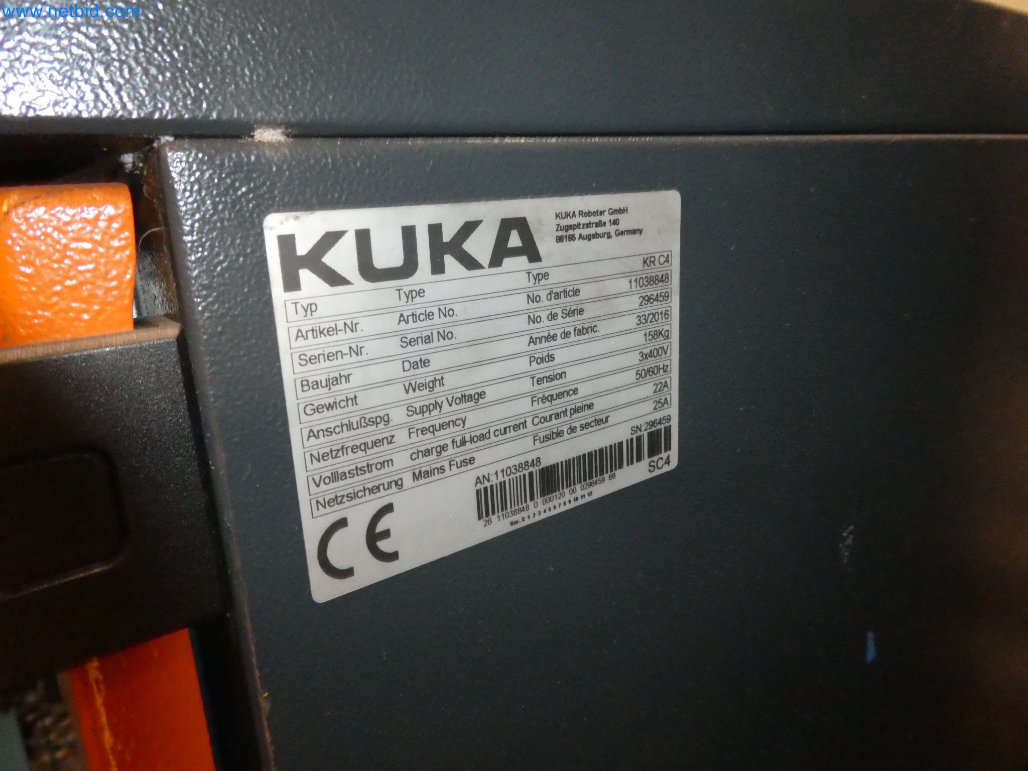 Robots, welding equipment and assembly accessories from the automotive industry-37