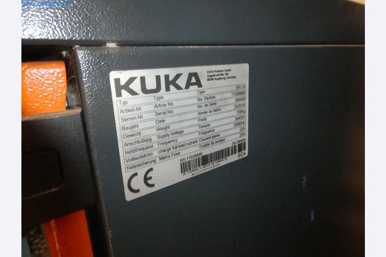 Robots, welding equipment and assembly accessories from the automotive industry-37